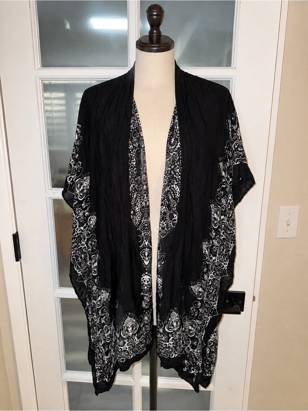 Moss Rose Black White Boho Kimono Cardigan Cover Up Lightweight Mandela Open